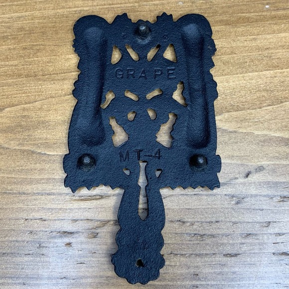 Cast Iron Vintage Mini Trivets Hot Plate Set of 3 MT-3 MT-4 MT-6 - Picture 4 of 10